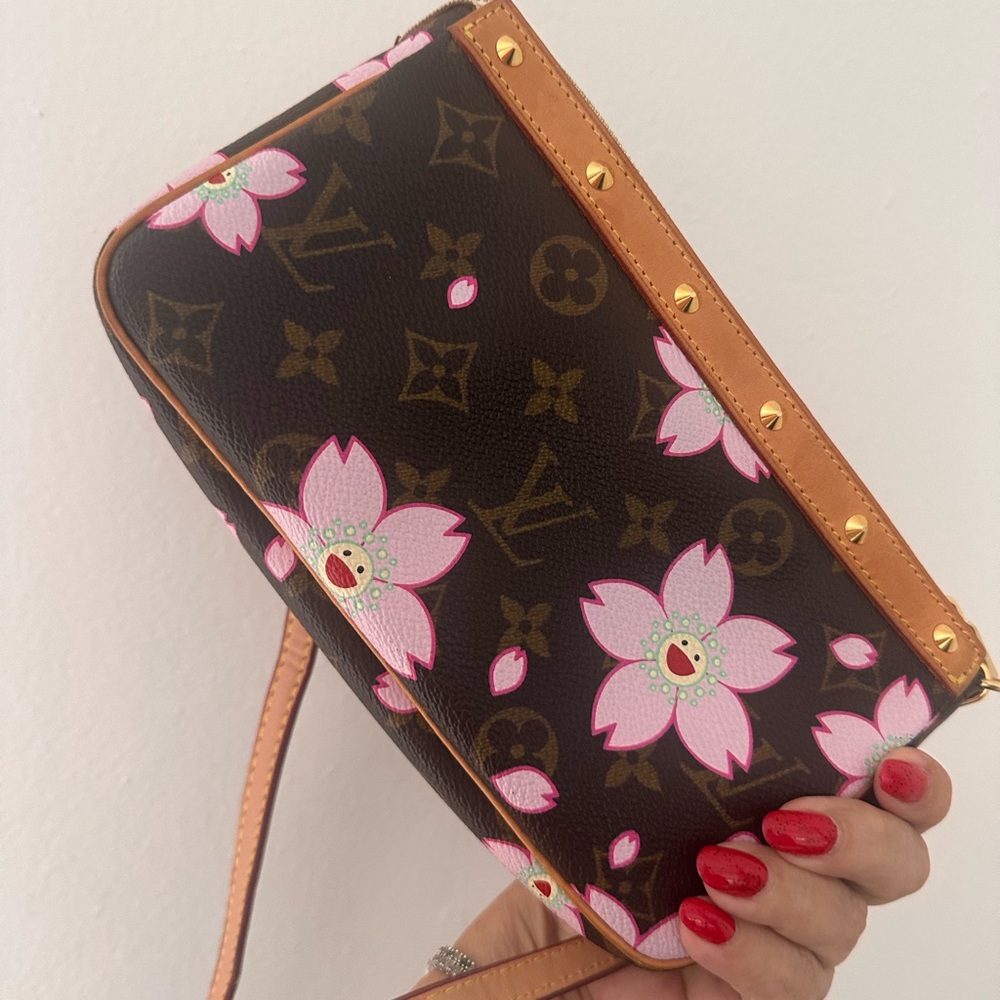 SALE🎄🎁Louis Vuitton🌸
Brown and Pink Monogram Cherry Blossom Coated Canvas, 2003 - Picture 11 of 11